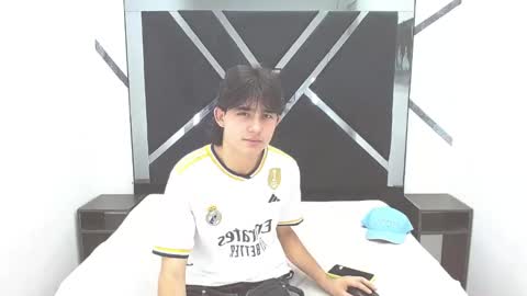 tom_0002 online show from 10/31/25, 09:27