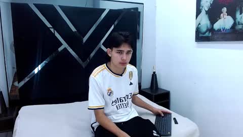 tom_0002 online show from 12/05/25, 12:03