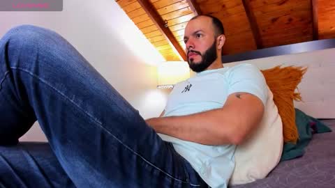   online show from 11/04/25, 01:21