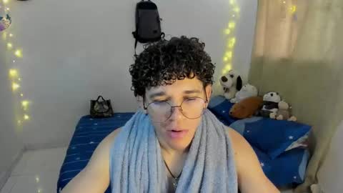 Tom Blue online show from 12/01/25, 02:55