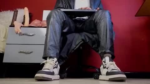 Tom online show from 11/07/25, 12:54