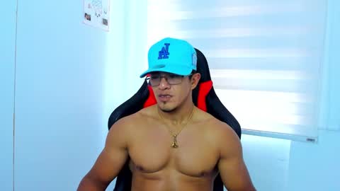 Snapshot of tom_kingfit chatting on 11/05/25, 06:41 SPORTSFIT29 online show from 11/05/25, 06:41