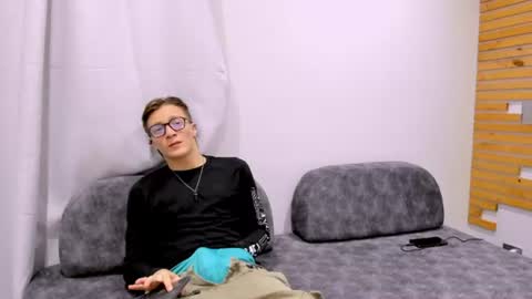 Tom online show from 06/19/26, 06:34