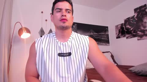 Snapshot of tom_mckleein chatting on 12/30/24, 03:24 TOM MCKLEEIN instagram online show from 12/30/24, 03:24