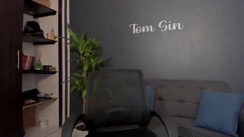 Snapshot of tom_sin_ chatting on 12/04/24, 11:46 Tom Sin online show from 12/04/24, 11:46