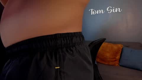 Snapshot of tom_sin_ chatting on 12/25/24, 12:58 Tom Sin online show from 12/25/24, 12:58