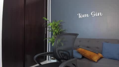 Snapshot of tom_sin_ chatting on 01/06/25, 05:59 Tom Sin online show from 01/06/25, 05:59