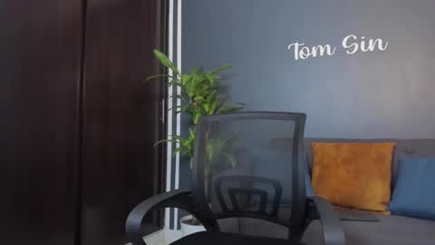 Snapshot of tom_sin_ chatting on 01/11/25, 06:12 Tom Sin online show from 01/11/25, 06:12