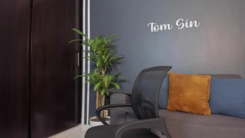 Snapshot of tom_sin_ chatting on 01/14/25, 06:49 Tom Sin online show from 01/14/25, 06:49