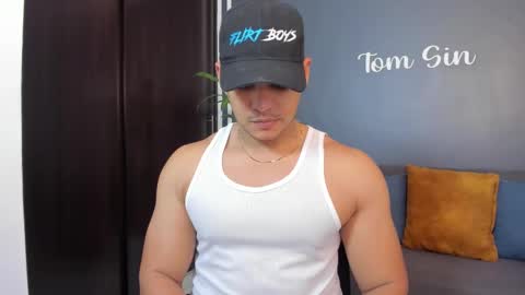 Snapshot of tom_sin_ chatting on 01/20/25, 09:22 Tom Sin online show from 01/20/25, 09:22