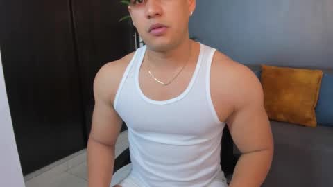 Snapshot of tom_sin_ chatting on 01/28/25, 09:08 Tom Sin online show from 01/28/25, 09:08