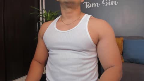 Snapshot of tom_sin_ chatting on 02/13/25, 07:10 Tom Sin online show from 02/13/25, 07:10
