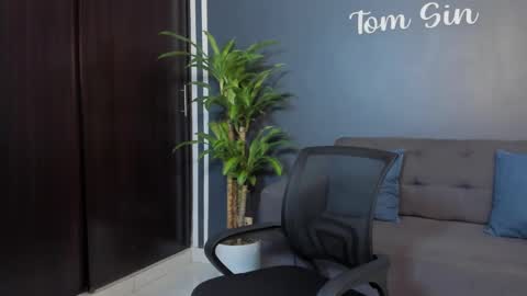Snapshot of tom_sin_ chatting on 03/03/25, 08:54 Tom Sin online show from 03/03/25, 08:54