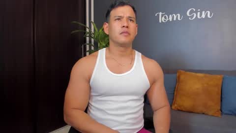 Snapshot of tom_sin_ chatting on 03/07/25, 06:54 Tom Sin online show from 03/07/25, 06:54