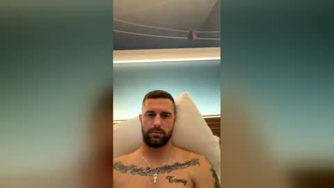 tom_uk1 online show from 03/23/26, 09:41