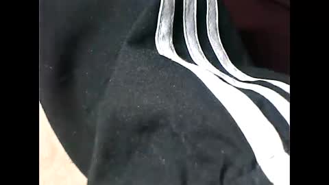 Snapshot of tomas0000 chatting on 01/17/25, 05:19 thomi online show from 01/17/25, 05:19