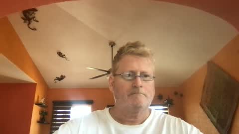 Snapshot of tomascausa chatting on 04/30/26, 09:41 Hola online show from 04/30/26, 09:41