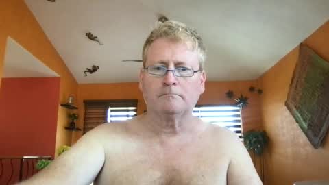 Snapshot of tomascausa chatting on 06/17/26, 10:43 Hola online show from 06/17/26, 10:43