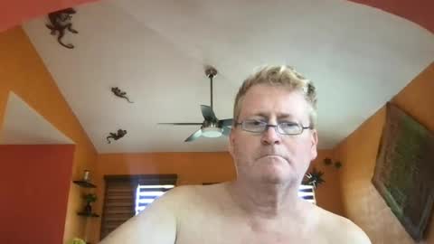 Snapshot of tomascausa chatting on 06/18/26, 09:08 Hola online show from 06/18/26, 09:08
