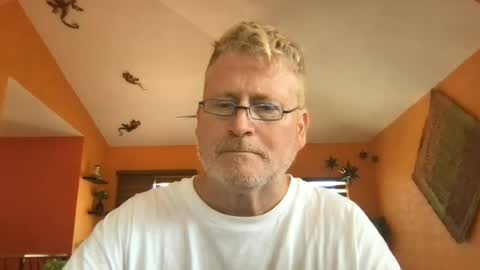 Snapshot of tomascausa chatting on 06/25/26, 08:35 Hola online show from 06/25/26, 08:35