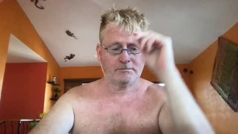 Snapshot of tomascausa chatting on 07/21/26, 12:13 Hola online show from 07/21/26, 12:13