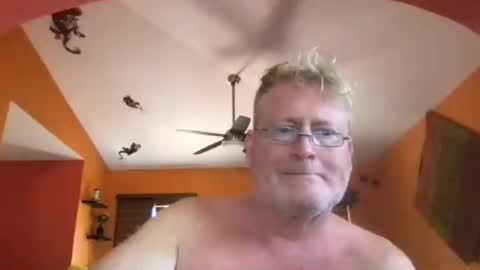 Snapshot of tomascausa chatting on 07/31/26, 05:56 Hola online show from 07/31/26, 05:56