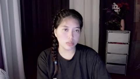 Snapshot of tombalita chatting on 06/12/26, 01:32 mika online show from 06/12/26, 01:32