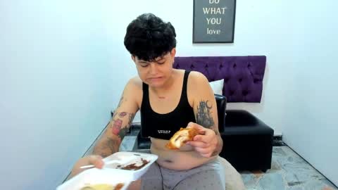Snapshot of tomboy_natali chatting on 05/10/26, 10:59 IAN SAYD online show from 05/10/26, 10:59