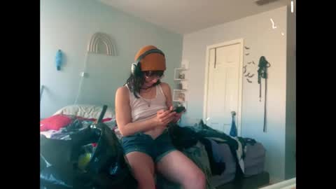 Snapshot of tomboy_titties chatting on 11/15/25, 08:49 tomboy_titties online show from 11/15/25, 08:49