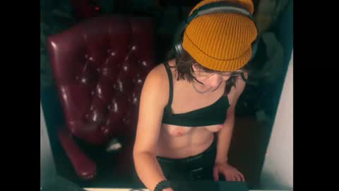 Snapshot of tomboy_titties chatting on 11/26/25, 03:29 tomboy_titties online show from 11/26/25, 03:29