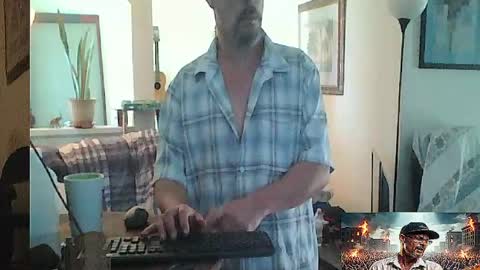 Snapshot of tomcatsawyer chatting on 05/19/26, 04:24 sirmuggsalot online show from 05/19/26, 04:24