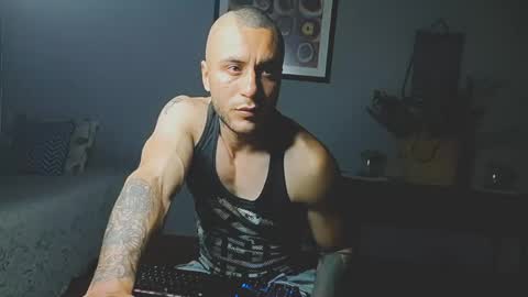 Snapshot of tomdavisxl chatting on 05/17/26, 03:26 tomDavisXl online show from 05/17/26, 03:26