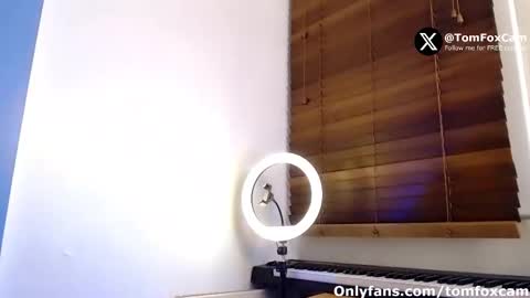 Snapshot of tomfoxcam chatting on 10/01/25, 04:51 Tom Fox online show from 10/01/25, 04:51