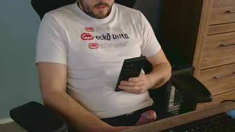 Snapshot of tomin3m chatting on 03/14/26, 02:00 tomin3m online show from 03/14/26, 02:00