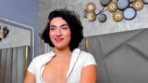Snapshot of tomlondon_ chatting on 02/18/25, 02:49 online show from 02/18/25, 02:49