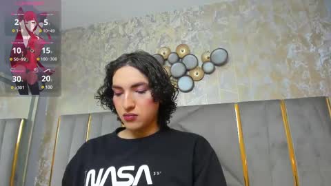 Snapshot of tomlondon_ chatting on 02/25/25, 11:30 online show from 02/25/25, 11:30