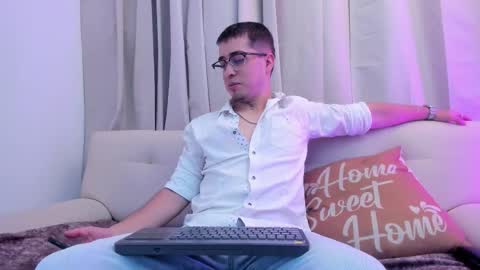 Snapshot of tommas_johnson chatting on 02/11/26, 03:55 Tomas online show from 02/11/26, 03:55