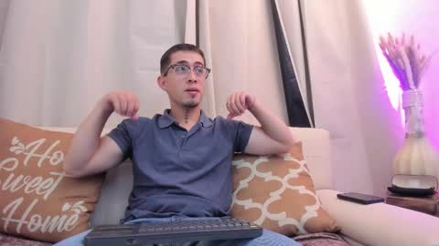 Snapshot of tommas_johnson chatting on 02/13/26, 03:35 Tomas online show from 02/13/26, 03:35