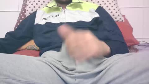 Snapshot of tommaso9046 chatting on 01/06/25, 02:58 tommaso9046 online show from 01/06/25, 02:58