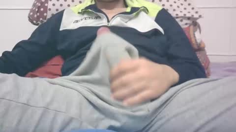 Snapshot of tommaso9046 chatting on 02/23/25, 02:25 tommaso9046 online show from 02/23/25, 02:25