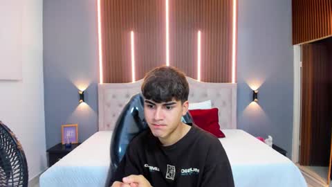 Tommy  online show from 10/16/25, 04:02