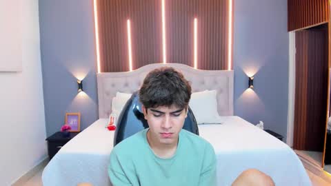 Snapshot of tommy18__ chatting on 02/05/26, 03:33 Tommy online show from 02/05/26, 03:33