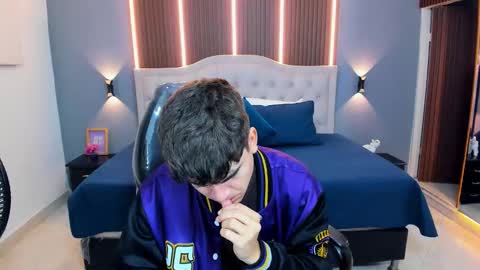 Snapshot of tommy18__ chatting on 02/24/26, 03:26 Tommy online show from 02/24/26, 03:26