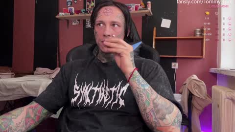 Snapshot of tommy__gun_ chatting on 12/15/24, 08:41 Tommy and Katana online show from 12/15/24, 08:41