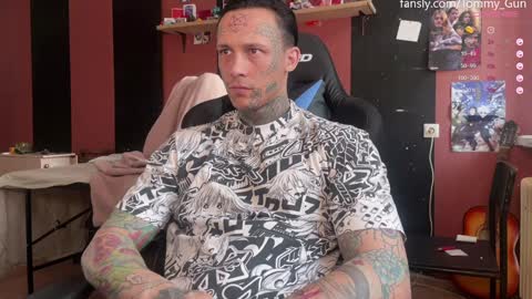 Snapshot of tommy__gun_ chatting on 12/18/24, 08:53 Tommy and Katana online show from 12/18/24, 08:53