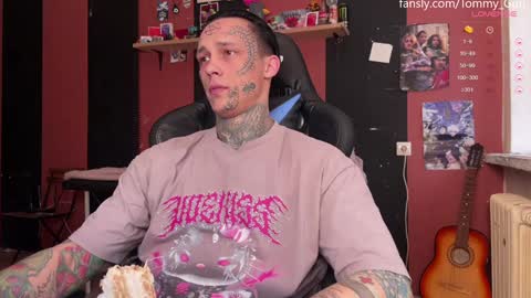 Snapshot of tommy__gun_ chatting on 12/22/24, 10:38 Tommy and Katana online show from 12/22/24, 10:38