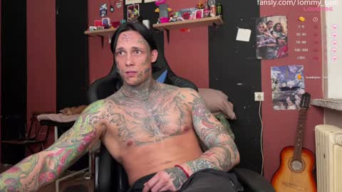 Snapshot of tommy__gun_ chatting on 12/22/24, 01:44 Tommy and Katana online show from 12/22/24, 01:44