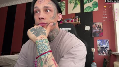 Snapshot of tommy__gun_ chatting on 12/23/24, 09:16 Tommy and Katana online show from 12/23/24, 09:16