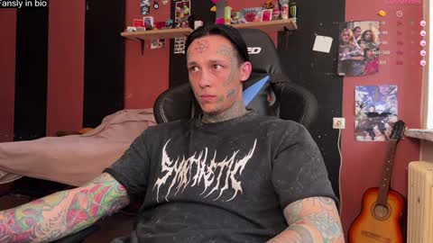 Snapshot of tommy__gun_ chatting on 01/01/25, 08:56 Tommy and Katana online show from 01/01/25, 08:56