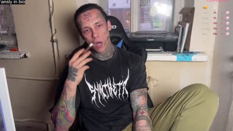 Snapshot of tommy__gun_ chatting on 01/12/25, 01:48 Tommy and Katana online show from 01/12/25, 01:48